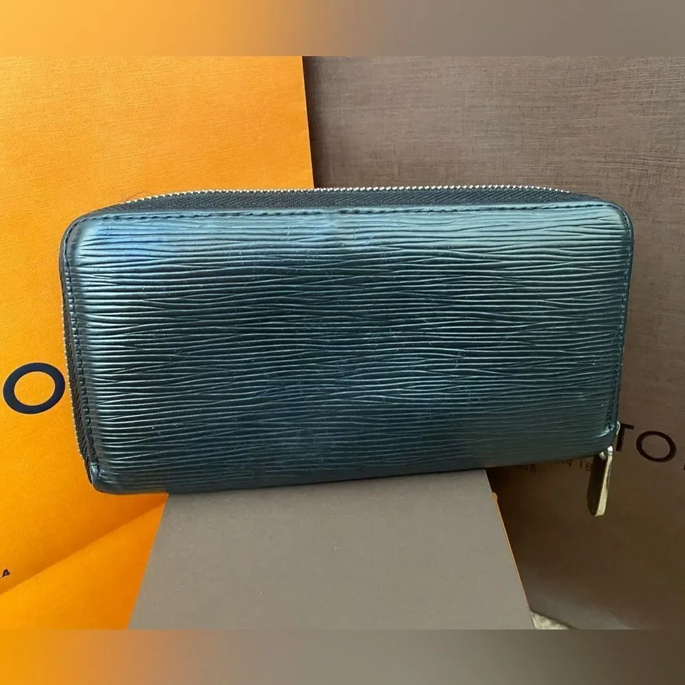 Auth Louis Vuitton black epi‎ wallet silver hardware.